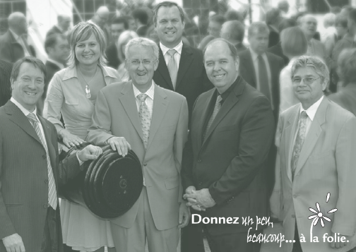 Image d'archive montrant le lancement de la première campagne de financement majeure de la FIUSMM
